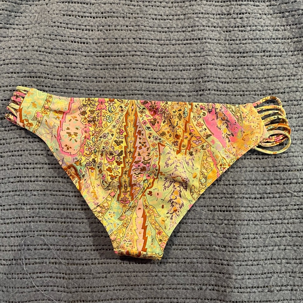 Victoria Secret Bikini Bottom - Picture 5 of 6